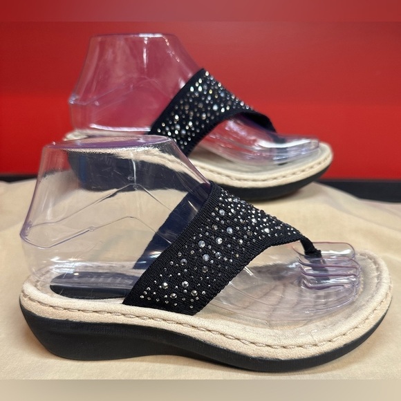 Cliffs by White Mountain Black Thong Sandals with Embellishment Women’s Sz 6.5-7 - Picture 3 of 15